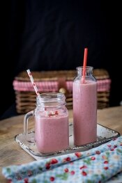 Raspberry & banana breakfast smoothie